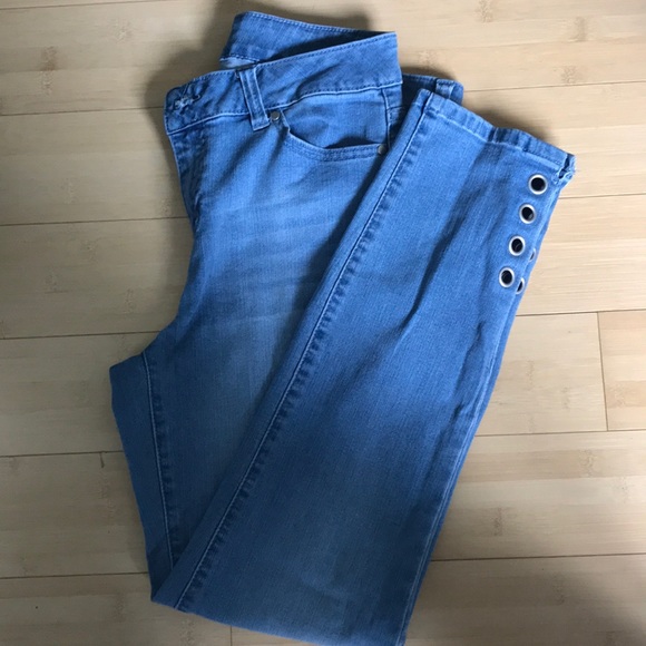 Artisan Jeans - size 4 light wash - Picture 1 of 3